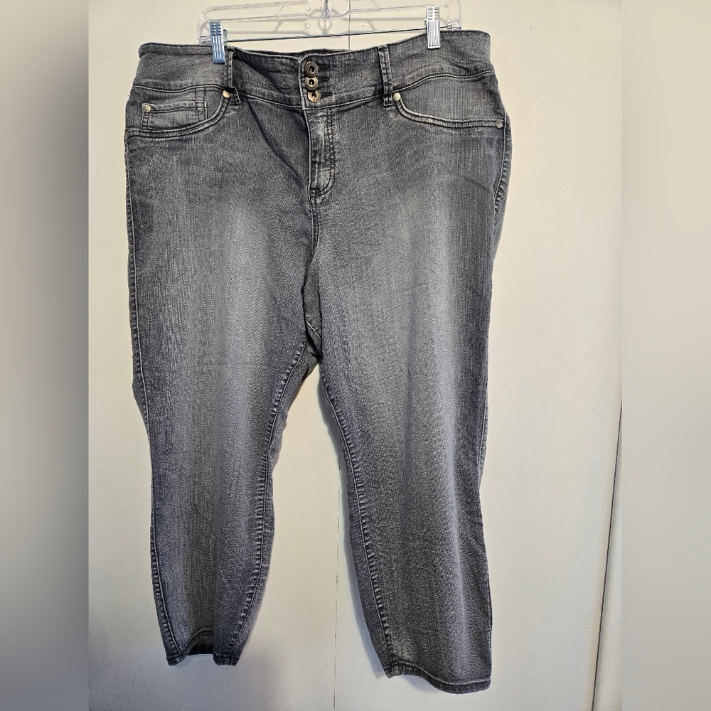Torrid‎ Women's Faded Black Skinny Capri Jeans - Size 24